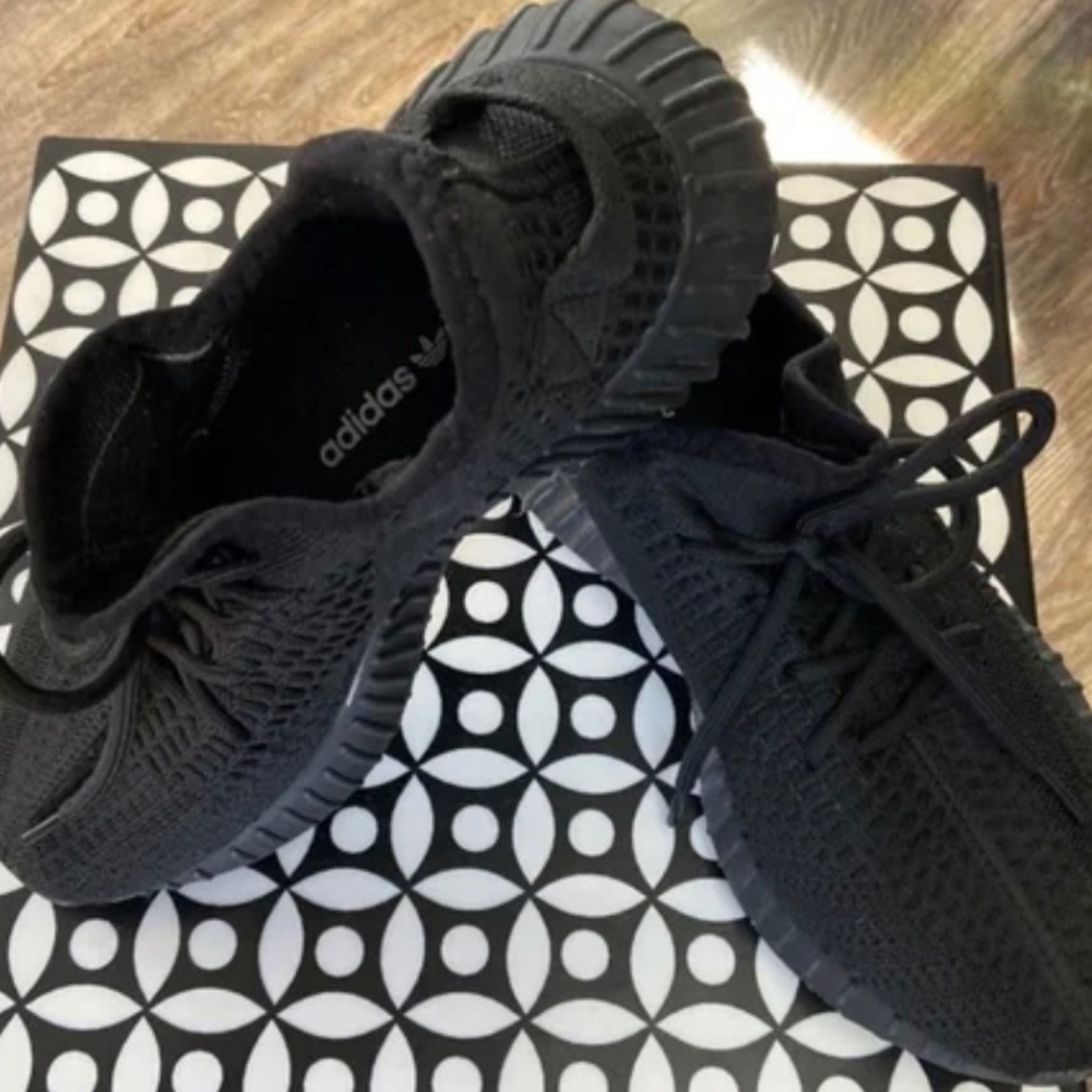 women athletic sneaker